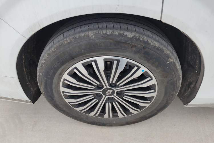 Used BYD Xia 2025 DM-i 1.5T 100km Supreme Edition Right Rear Wheel Hub