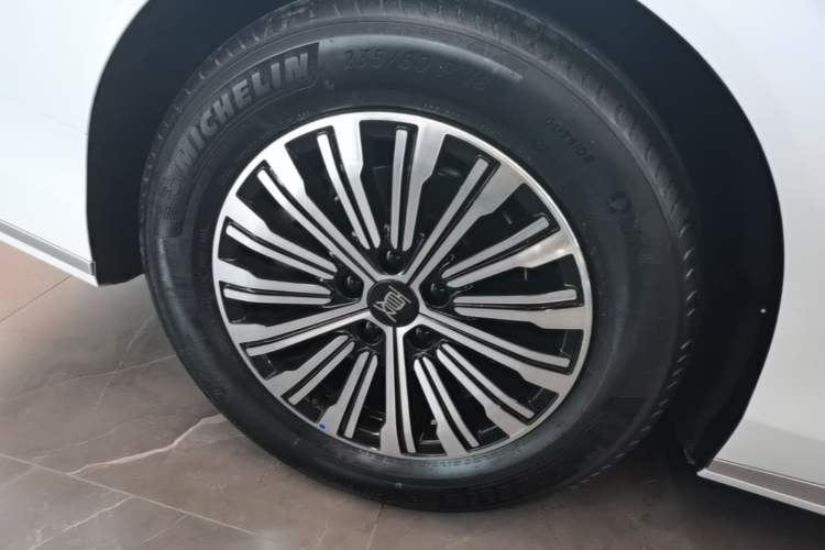 Used BYD Xia 2025 DM-i 1.5T 180km Excellence Model Right Rear Wheel Hub