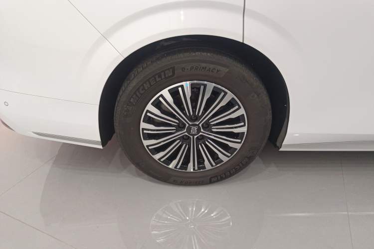 Used BYD Xia 2025 DM-i 1.5T 180km Beyond Edition Right Rear Wheel Hub