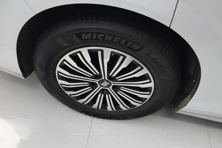 Used BYD Xia 2025 DM-i 1.5T 180km Beyond Edition Right Rear Wheel Hub