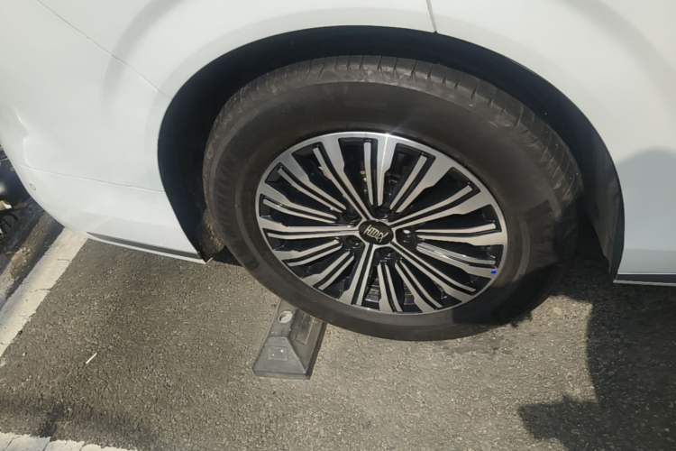 Used BYD Xia 2025 DM-i 1.5T 180km Beyond Edition Right Rear Wheel Hub