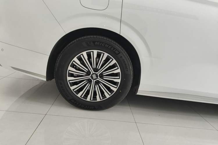 Used BYD Xia 2025 DM-i 1.5T 180km Beyond Edition Right Rear Wheel Hub