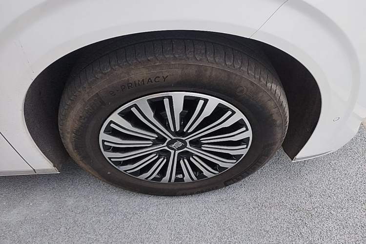 Used BYD Xia 2025 DM-i 1.5T 180km Excellence Model Right Rear Wheel Hub