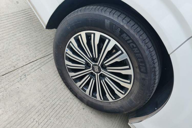 Used BYD Xia 2025 DM-i 1.5T 180km Excellence Model Right Rear Wheel Hub