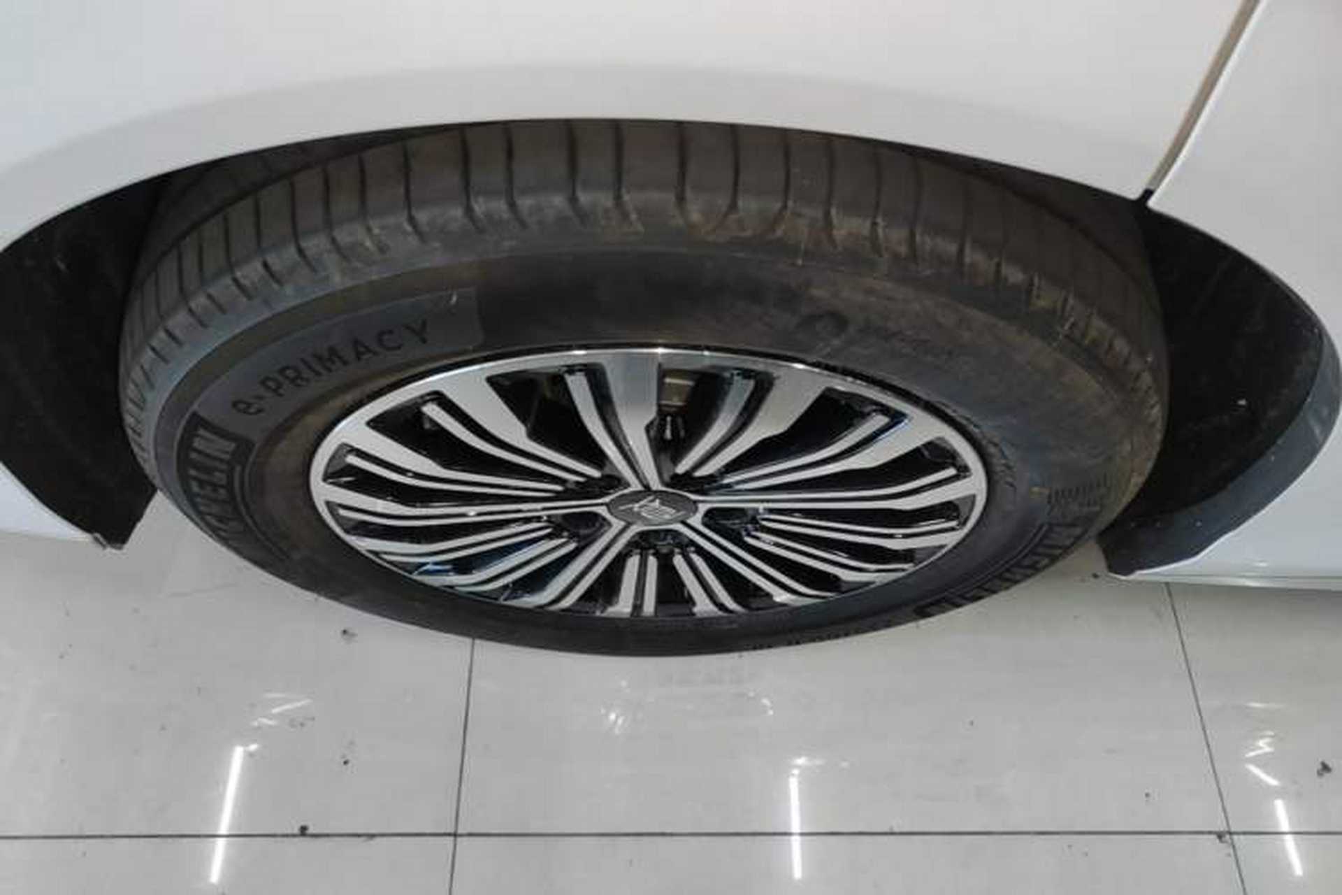 Used BYD Xia 2025 DM-i 1.5T 180km Excellence Model Right Rear Wheel Hub