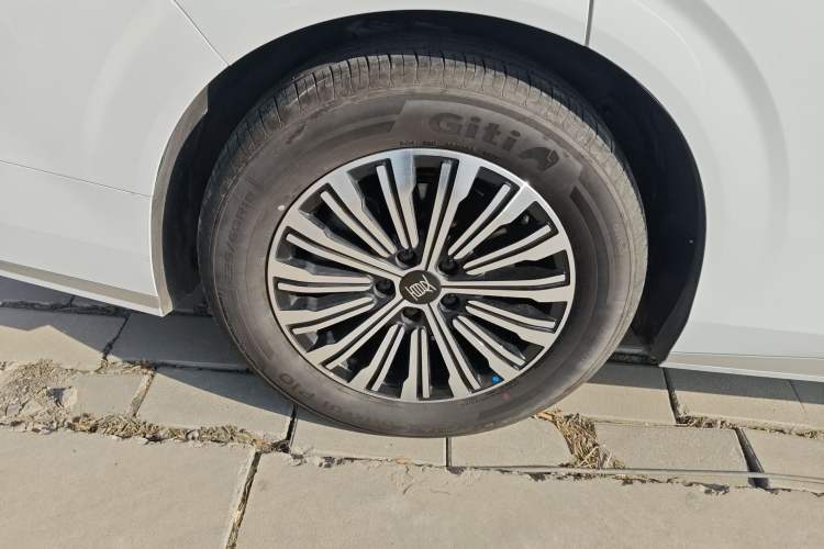 Used BYD Xia 2025 DM-i 1.5T 100km Supreme Edition Right Rear Wheel Hub