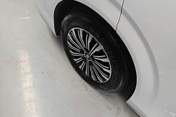 Used BYD Xia 2025 DM-i 1.5T 180km Beyond Edition Right Rear Wheel Hub