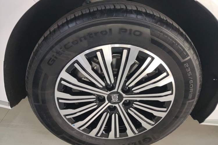 Used BYD Xia 2025 DM-i 1.5T 100km Leading Model Right Rear Wheel Hub