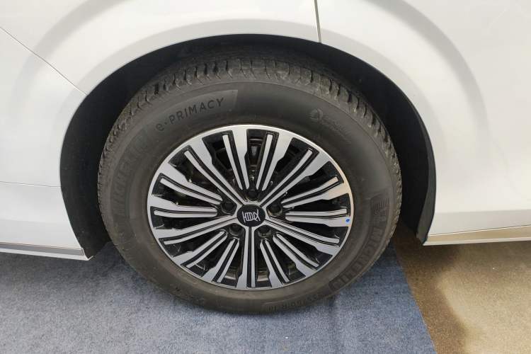 Used BYD Xia 2025 DM-i 1.5T 180km Beyond Edition Right Rear Wheel Hub
