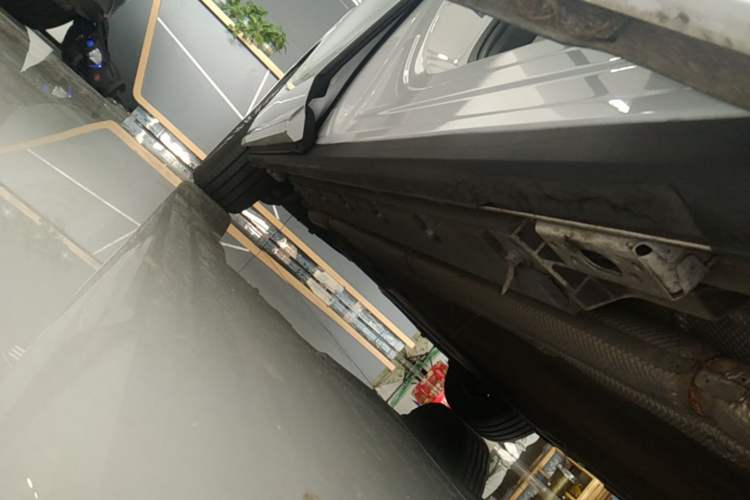 Used BYD Xia 2025 DM-i 1.5T 180km Excellence Model Right Side Sill