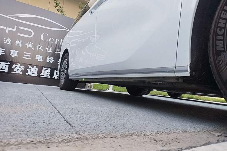 Used BYD Xia 2025 DM-i 1.5T 180km Excellence Model Right Side Sill