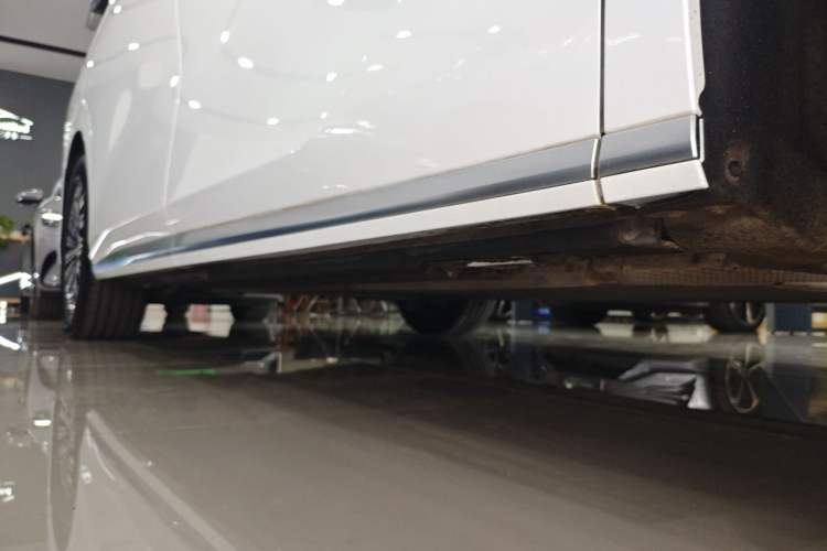 Used BYD Xia 2025 DM-i 1.5T 180km Excellence Model Right Side Sill