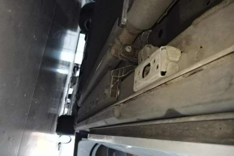 Used BYD Xia 2025 DM-i 1.5T 180km Excellence Model Right Side Sill
