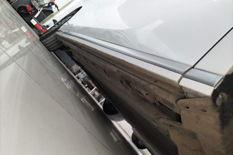Used BYD Xia 2025 DM-i 1.5T 180km Excellence Model Right Side Sill