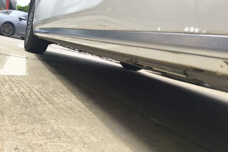 Used BYD Xia 2025 DM-i 1.5T 180km Excellence Model Right Side Sill