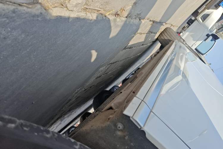 Used BYD Xia 2025 DM-i 1.5T 100km Supreme Edition Right Side Sill