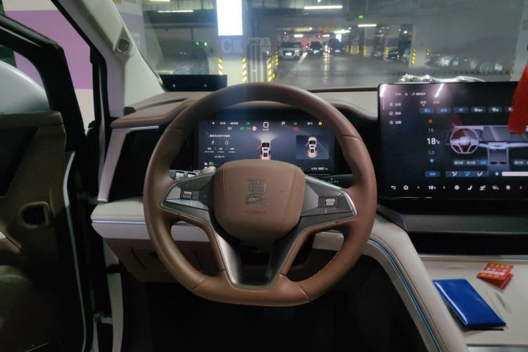 Used BYD Xia 2025 DM-i 1.5T 100km Supreme Edition Steering Wheel