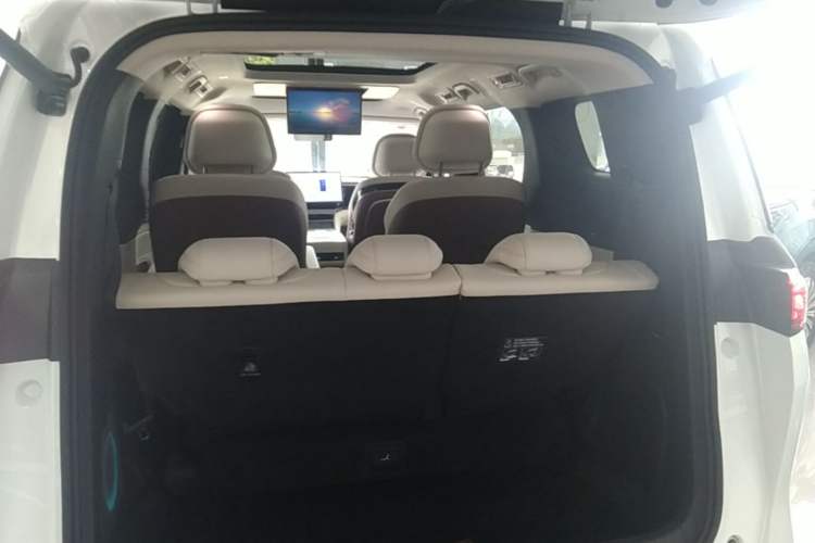 Used BYD Xia 2025 DM-i 1.5T 180km Excellence Model Trunk