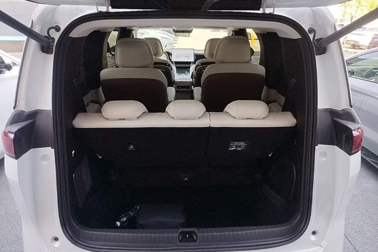 Used BYD Xia 2025 DM-i 1.5T 180km Excellence Model Trunk