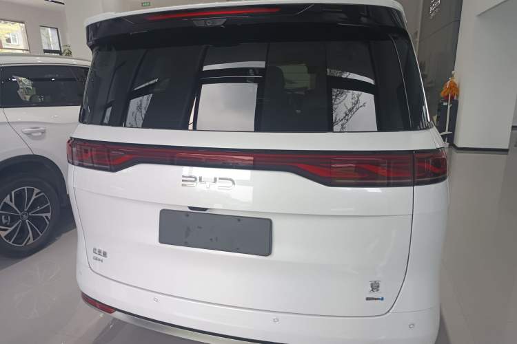 Used BYD Xia 2025 DM-i 1.5T 180km Excellence Model Trunk