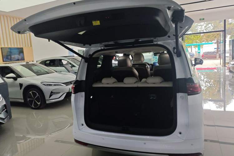 Used BYD Xia 2025 DM-i 1.5T 180km Excellence Model Trunk
