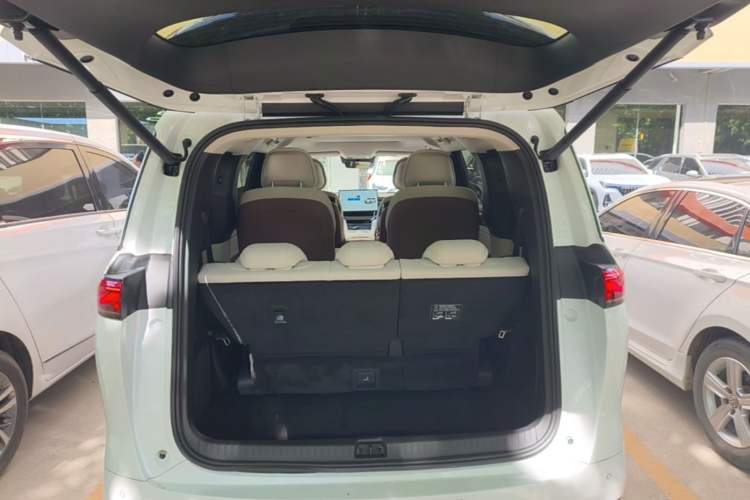 Used BYD Xia 2025 DM-i 1.5T 180km Beyond Edition Trunk