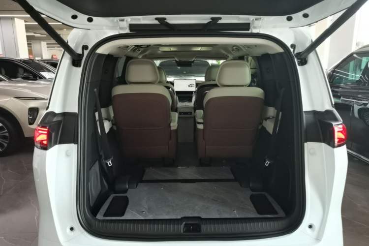 Used BYD Xia 2025 DM-i 1.5T 180km Excellence Model Trunk