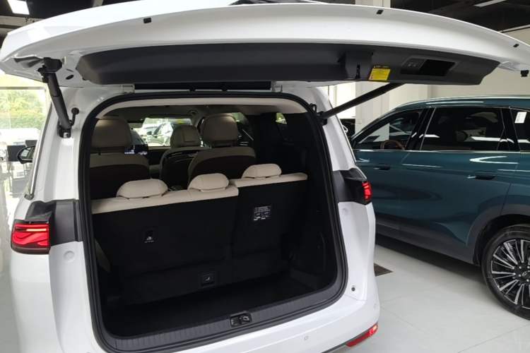 Used BYD Xia 2025 DM-i 1.5T 180km Beyond Edition Trunk