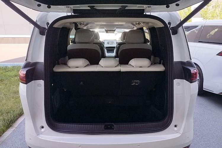 Used BYD Xia 2025 DM-i 1.5T 180km Excellence Model Trunk