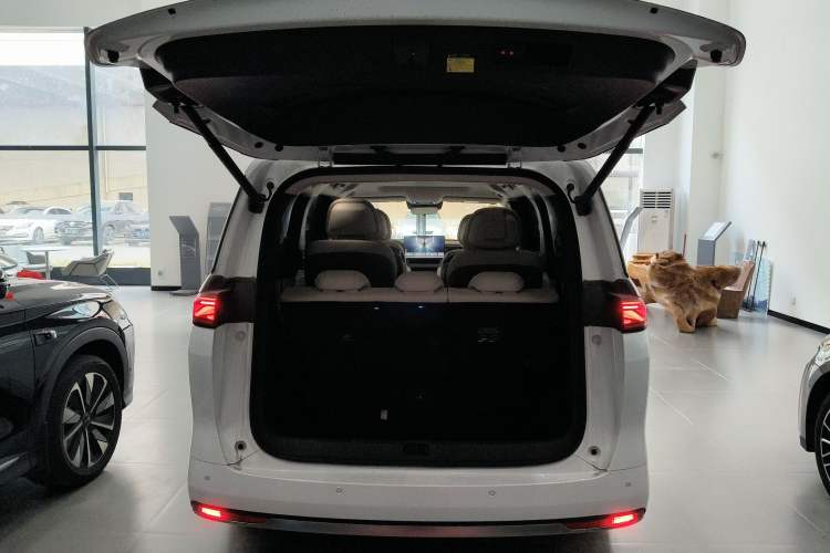 Used BYD Xia 2025 DM-i 1.5T 180km Beyond Edition Trunk