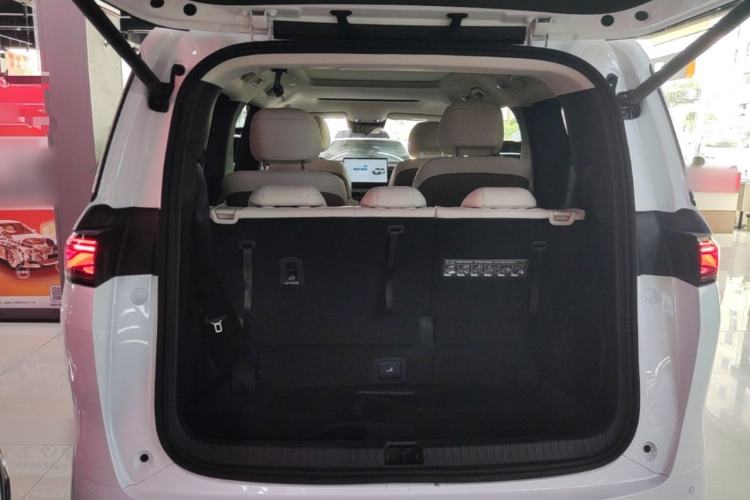 Used BYD Xia 2025 DM-i 1.5T 100km Leading Model Trunk