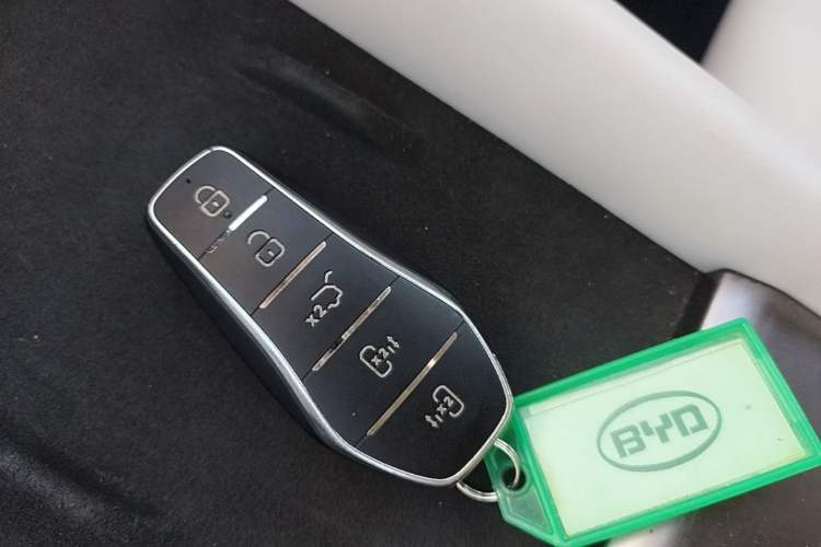 Used BYD Xia 2025 DM-i 1.5T 180km Excellence Model Vehicle Key
