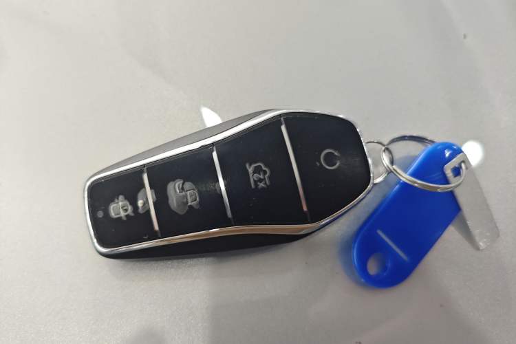 Used BYD Xia 2025 DM-i 1.5T 180km Excellence Model Vehicle Key