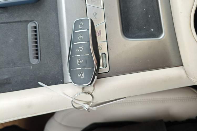 Used BYD Xia 2025 DM-i 1.5T 180km Excellence Model Vehicle Key