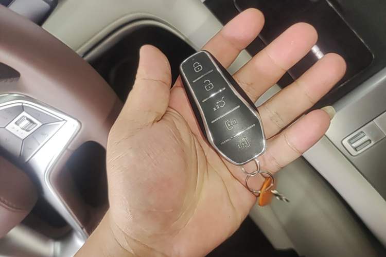 Used BYD Xia 2025 DM-i 1.5T 180km Beyond Edition Vehicle Key