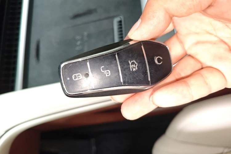 Used BYD Xia 2025 DM-i 1.5T 180km Beyond Edition Vehicle Key