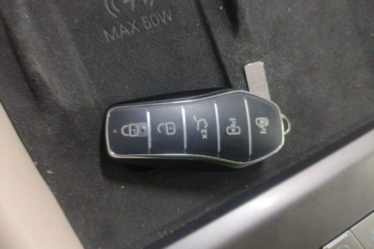 Used BYD Xia 2025 DM-i 1.5T 180km Excellence Model Vehicle Key