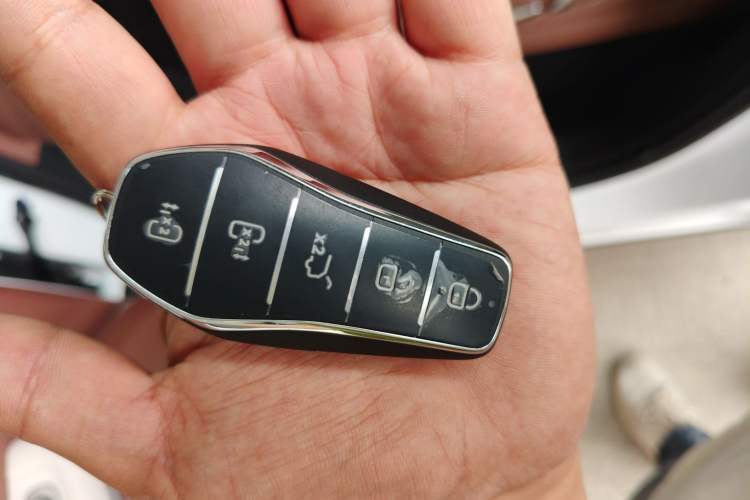 Used BYD Xia 2025 DM-i 1.5T 180km Excellence Model Vehicle Key
