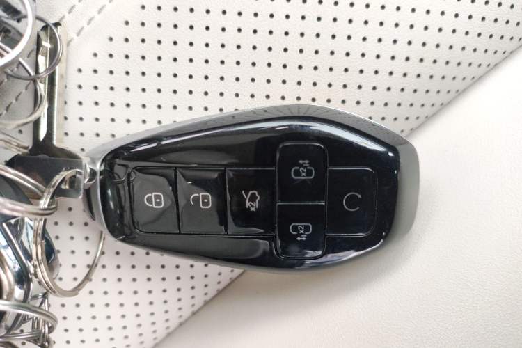 Used BYD Xia 2025 DM-i 1.5T 180km Beyond Edition Vehicle Key