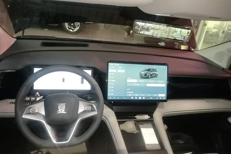 Used BYD Xia 2026 DM-i 1.5T 218KM Excellence Edition Center Console