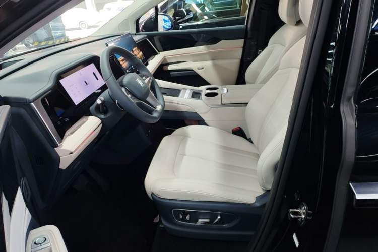 Used BYD Xia 2026 DM-i 1.5T 218KM Excellence Edition Driver Seat