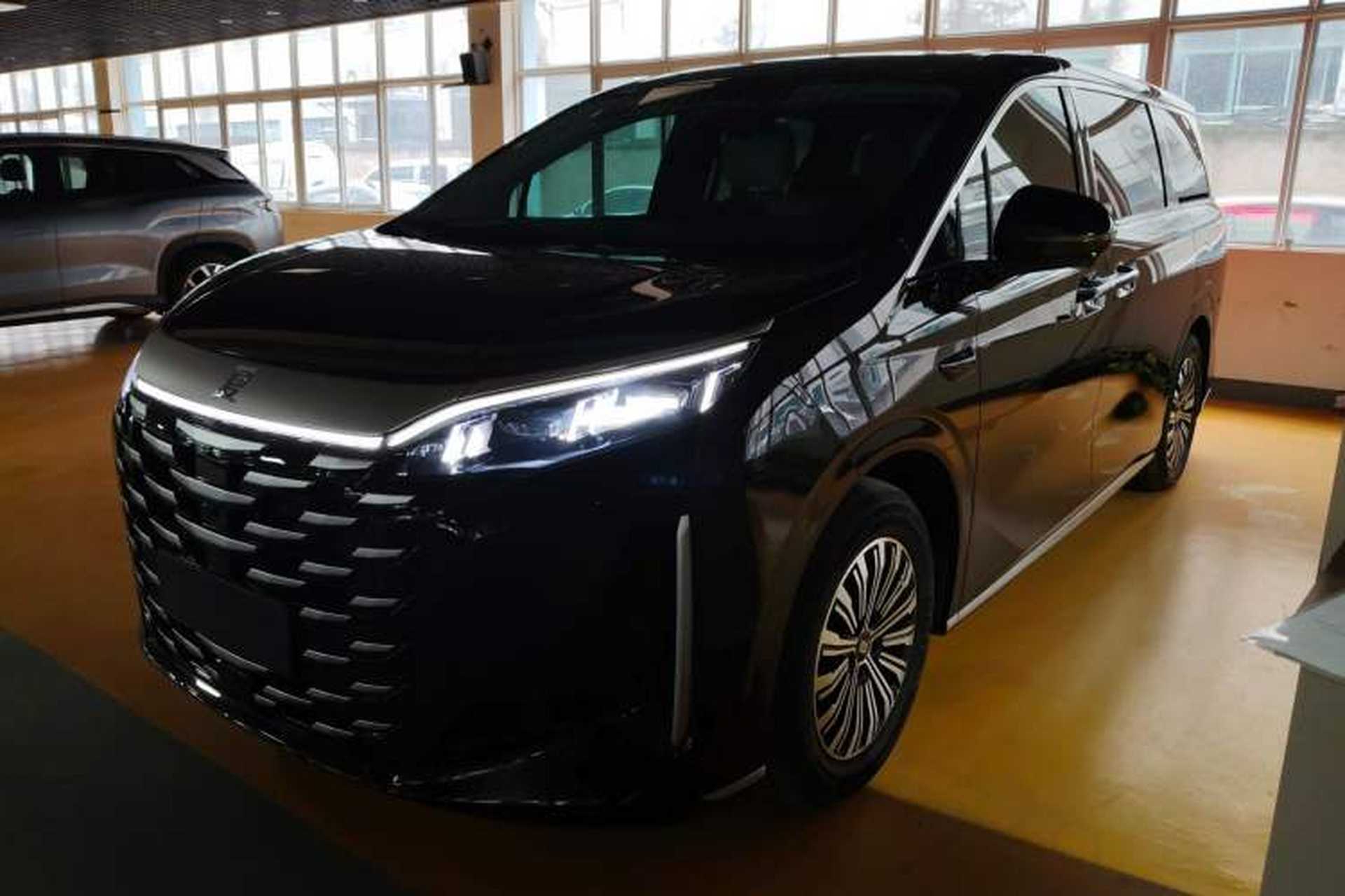 Used BYD Xia 2026 DM-i 1.5T 218KM Transcendence Edition Front Left 45 Deg