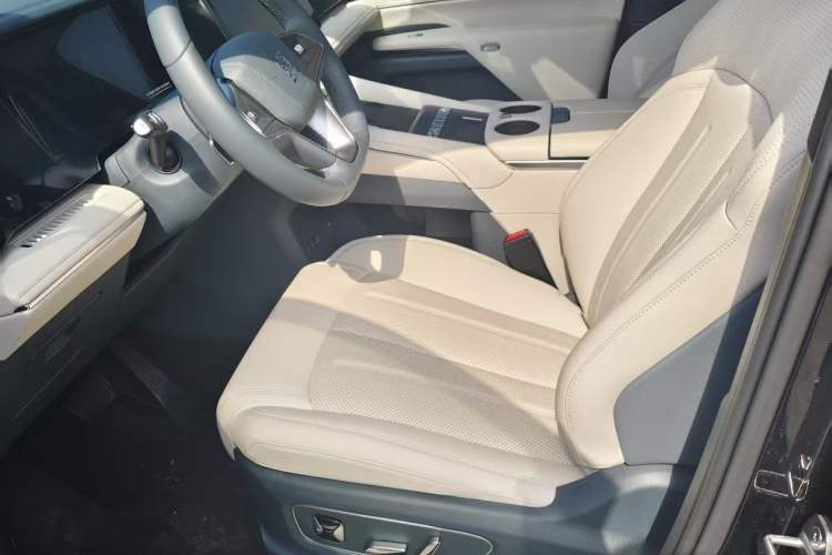 Used BYD Xia 2026 DM-i 1.5T 218KM Excellence Edition Interior 1
