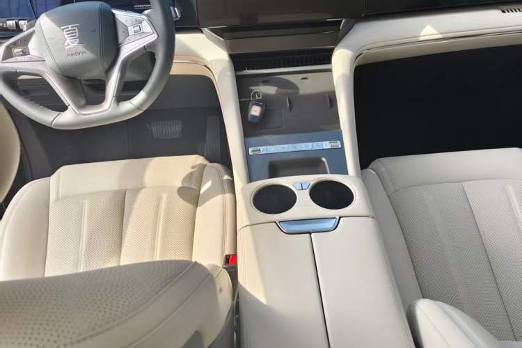Used BYD Xia 2026 DM-i 1.5T 218KM Excellence Edition Interior 3