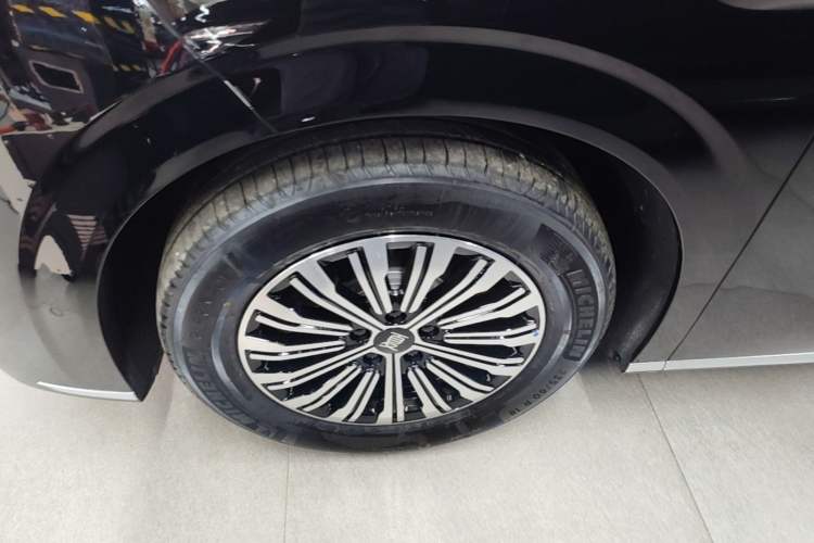 Used BYD Xia 2026 DM-i 1.5T 218KM Excellence Edition Left Front Wheel Hub