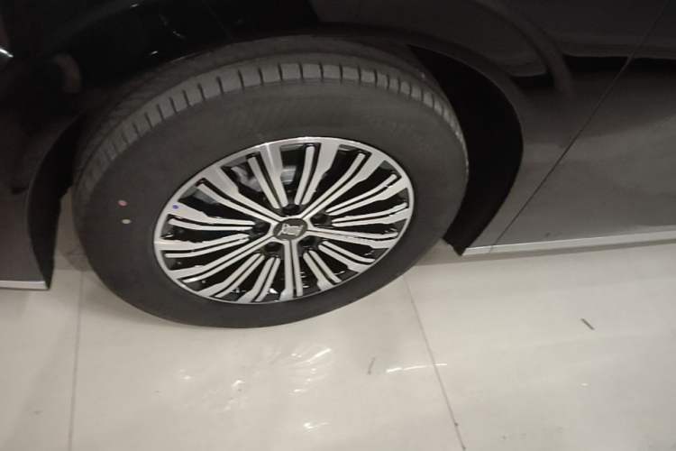 Used BYD Xia 2026 DM-i 1.5T 218KM Excellence Edition Left Front Wheel Hub