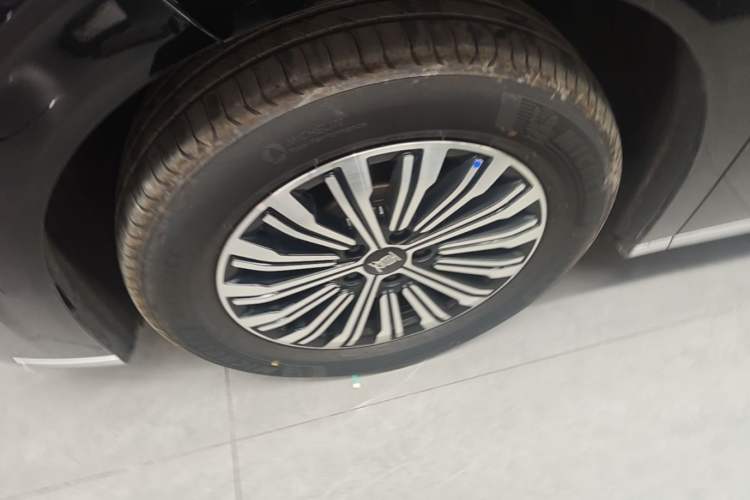 Used BYD Xia 2026 DM-i 1.5T 218KM Excellence Edition Left Front Wheel Hub