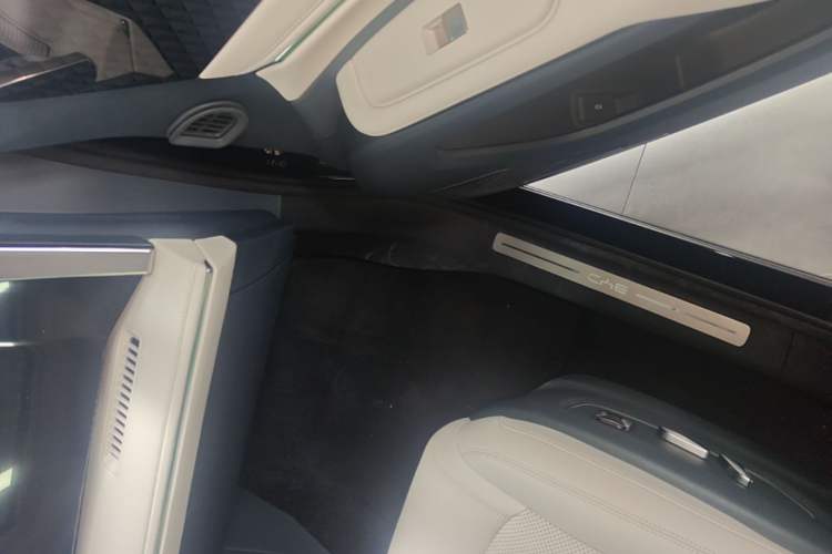 Used BYD Xia 2026 DM-i 1.5T 218KM Excellence Edition Left Side Sill