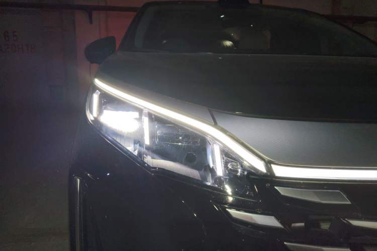 Used BYD Xia 2026 DM-i 1.5T 218KM Excellence Edition Right Front Headlight
