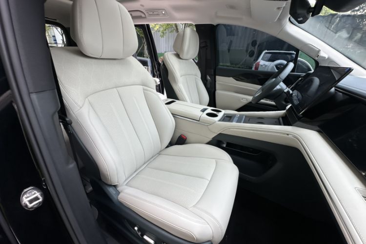 Used BYD Xia 2026 DM-i 1.5T 218KM Excellence Edition Right Front Seat
